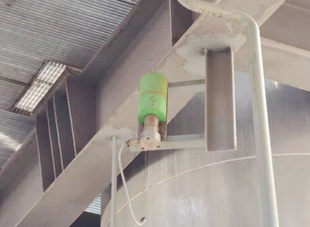 Na-22放射性儀表 多晶硅生產(chǎn)裝置儲(chǔ)罐測控現(xiàn)場(圖1) Na-22放射性儀表 多晶硅生產(chǎn)裝置儲(chǔ)罐測控現(xiàn)場(圖1)