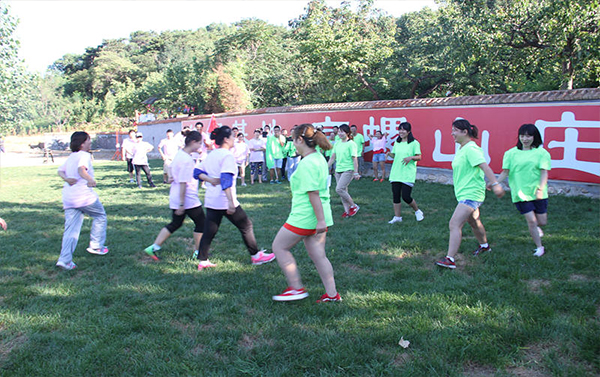 2016年公司舉行拓展培訓(xùn)活動(dòng)合影留念(圖9) 2016年公司舉行拓展培訓(xùn)活動(dòng)合影留念(圖9)